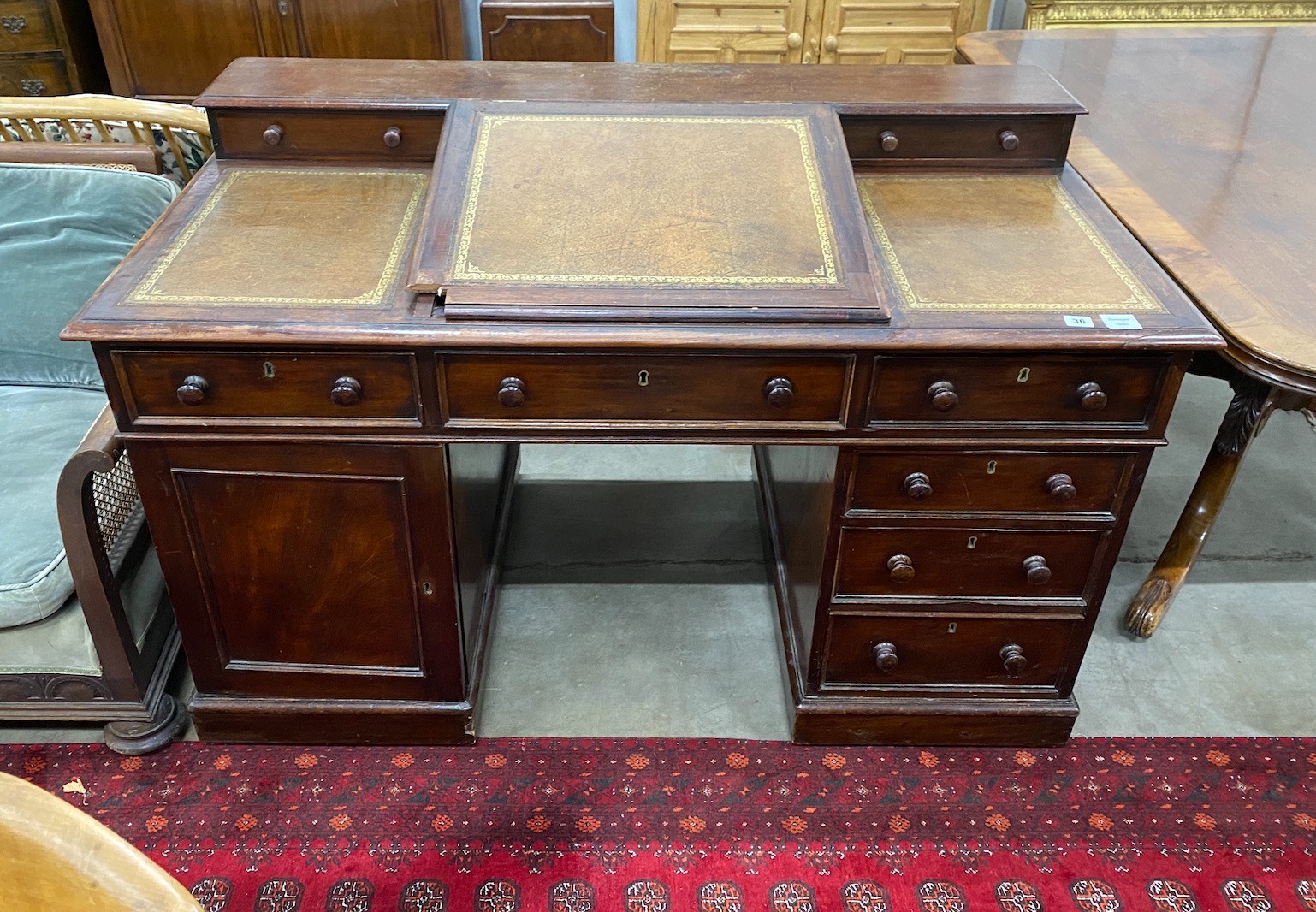 A Victorian mahogany pedestal desk, length 138cm, depth 76cm, height 89cm